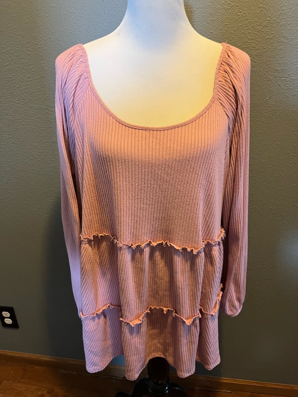 LC Lauren Conrad Ribbed Scoop Neck Tiered Tunic in Dusty Rose